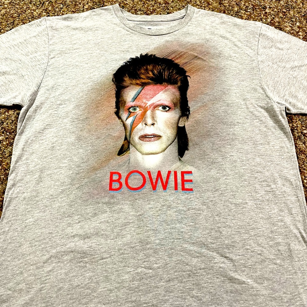 Let’s Dance! 👨🏻‍🎤 (Gray David Bowie shirt)